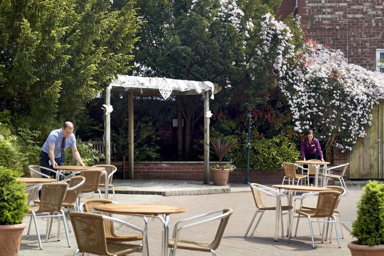 Alma Lodge Hotel Stockport Exterior foto